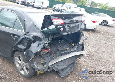 2014 Toyota Camry Se Sport z USA, uszkodzony, nr VIN 4T1BF1FK6EU727449